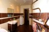 bathroom_2.jpg