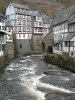 450px-MonschauFachwerkhaeuserRur.jpg